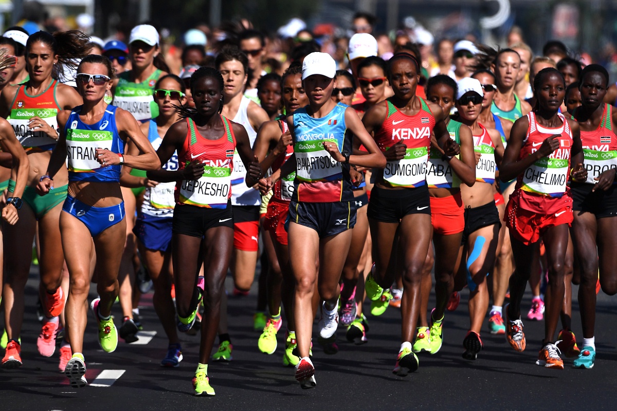 Фотогалерея: Победа кенийки Сумгонг в марафоне