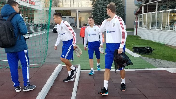 Четыре футболиста не участвуют в тренировке сборной России