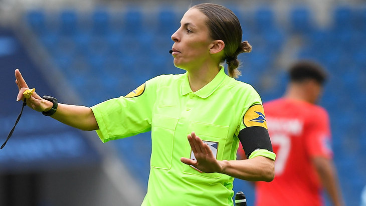 Впервые в истории женщина-арбитр обслужит матч Лиги чемпионов