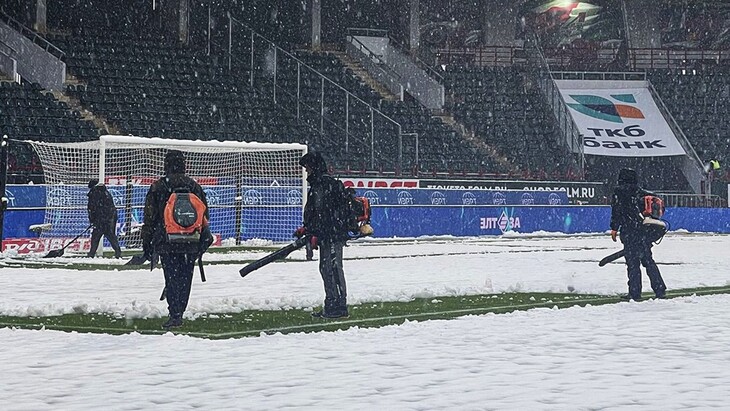 Начало матча «Локомотив» — «Спартак» отложено на час из-за снегопада