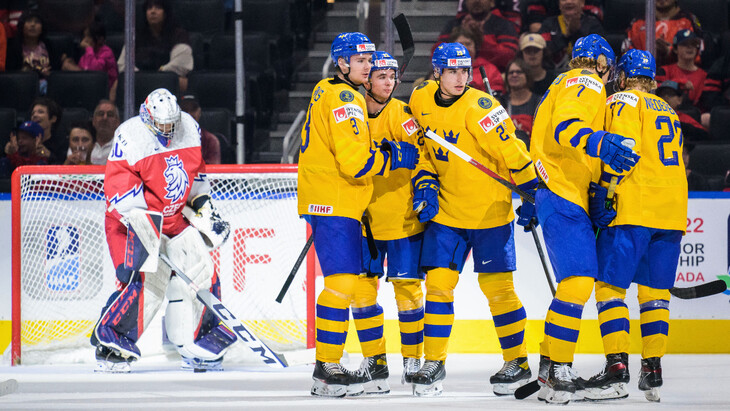 Сборная Швеции завоевала бронзовые медали МЧМ-2022, обыграв Чехию